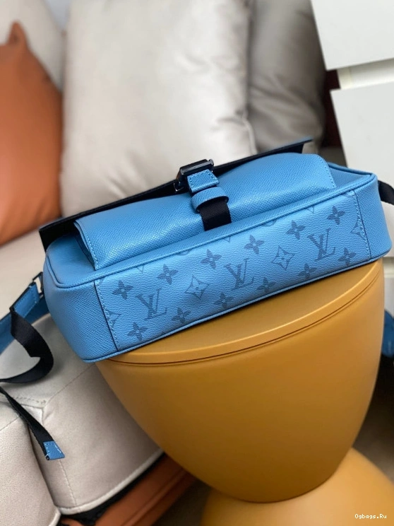 NEW LOUIS MESSENGER VUITTON 0112